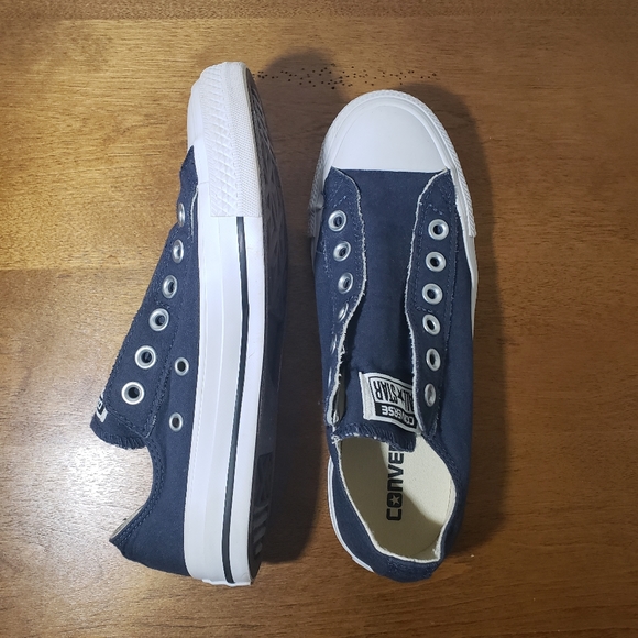 blue laceless converse